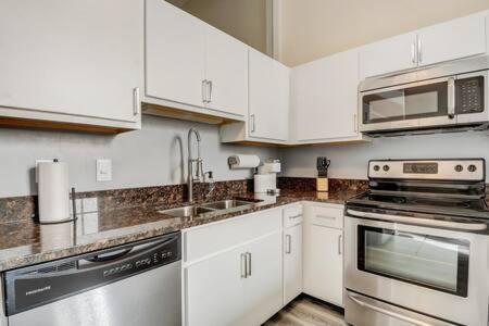 Cozysuites - 2Br With Direct Skybridge Access #5 印第安納波利斯 外观 照片