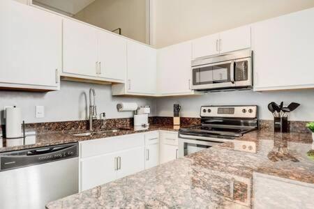Cozysuites - 2Br With Direct Skybridge Access #5 印第安納波利斯 外观 照片