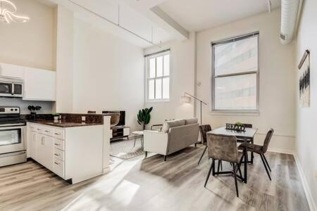 Cozysuites - 2Br With Direct Skybridge Access #5 印第安納波利斯 外观 照片