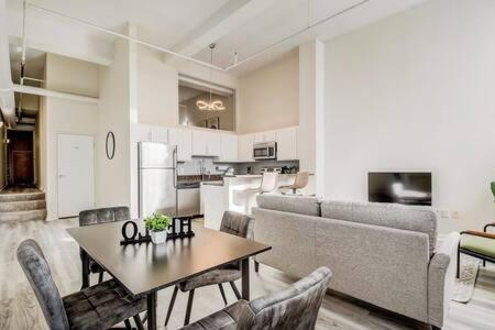 Cozysuites - 2Br With Direct Skybridge Access #5 印第安納波利斯 外观 照片